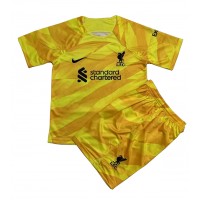 Camisa de Futebol Liverpool Goleiro Equipamento Principal Infantil 2023-24 Manga Curta (+ Calças curtas)